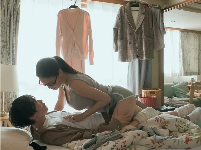 được chị nhà kề bên "an ủi" khi gấu đi ngoại tình